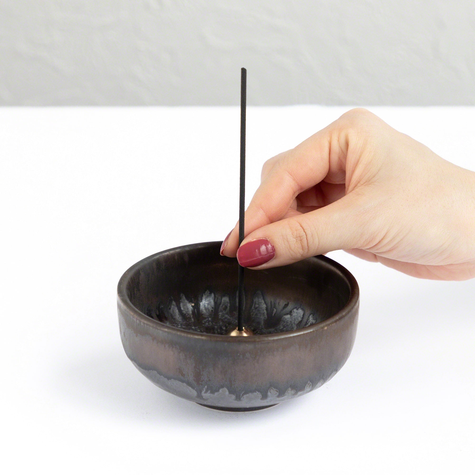 Asayu Japan Low Smoke Incense Gift Set: Japanese Zen Garden Blend Incense Sticks + Zen Incense Holder