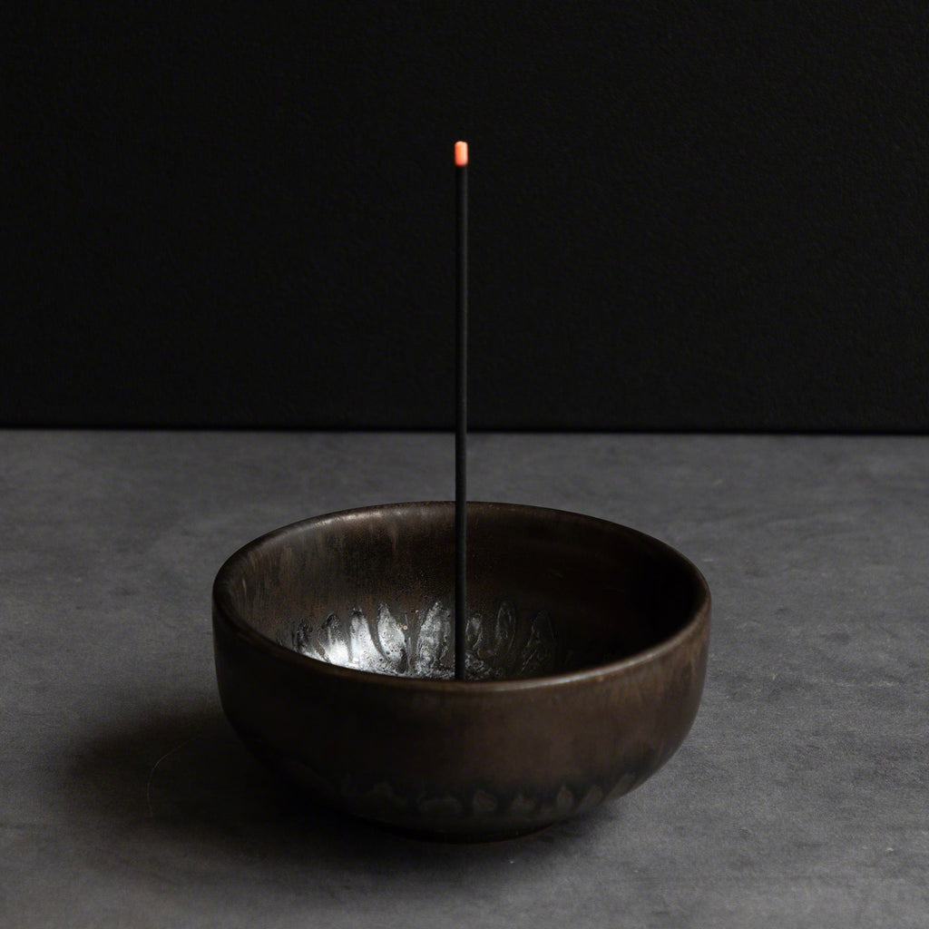 Asayu Japan Low Smoke Incense Gift Set: Japanese Zen Garden Blend Incense Sticks + Zen Incense Holder