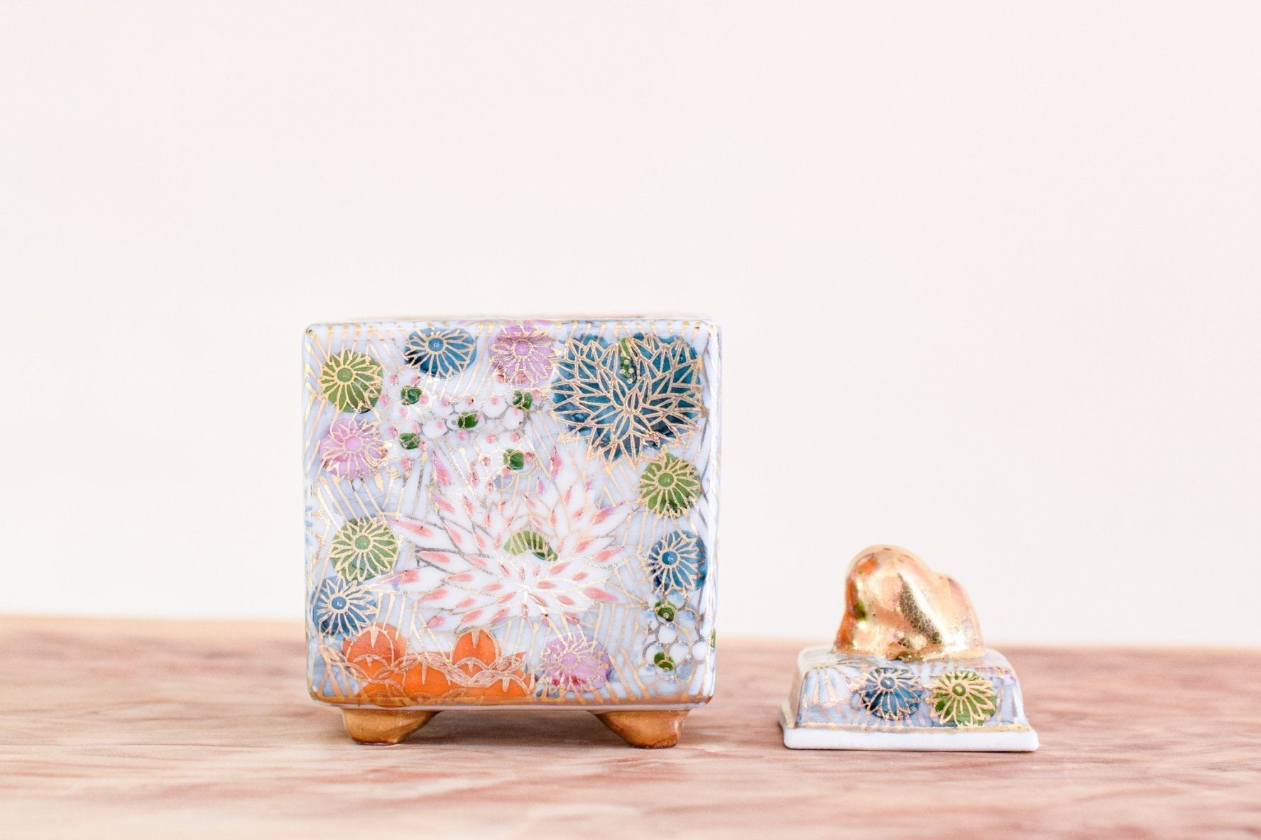 Juttoku Kutani Mini Incense Burner 9cm - Gold Flower Pattern - view 2