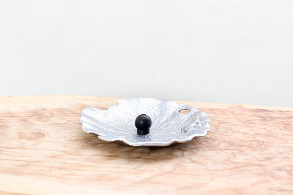 Juttoku Lotus Leaf Incense Plate with Holder - view 2