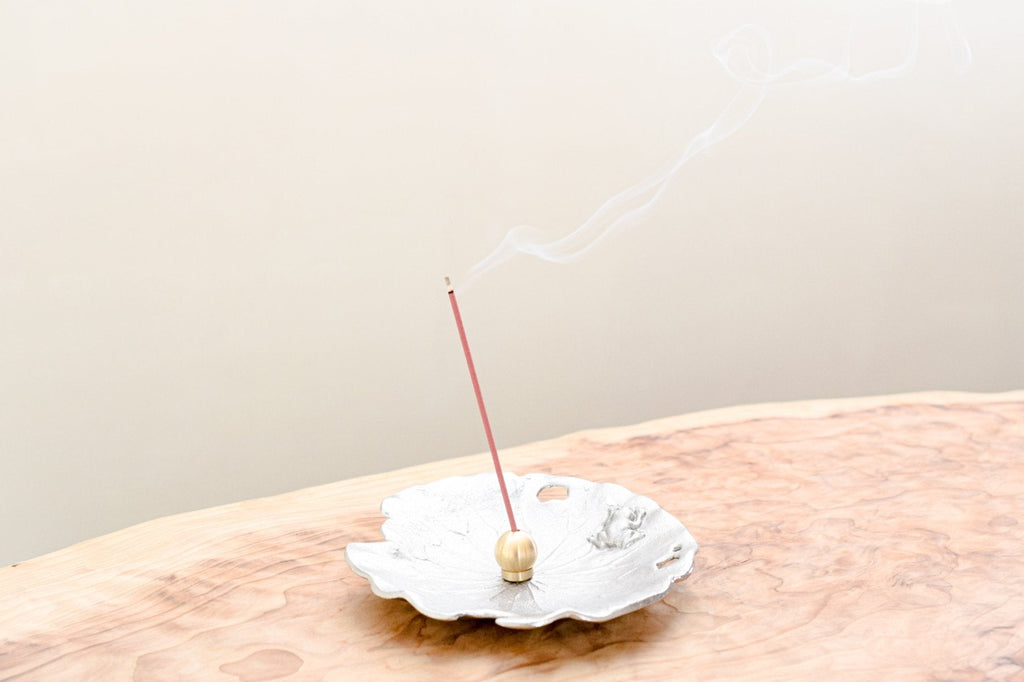 Juttoku Lotus Leaf Incense Plate with Holder - view 3