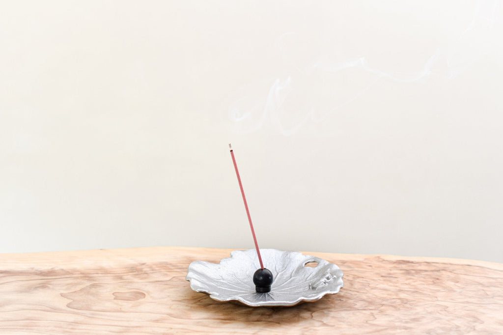 Juttoku Lotus Leaf Incense Plate with Holder - view 4