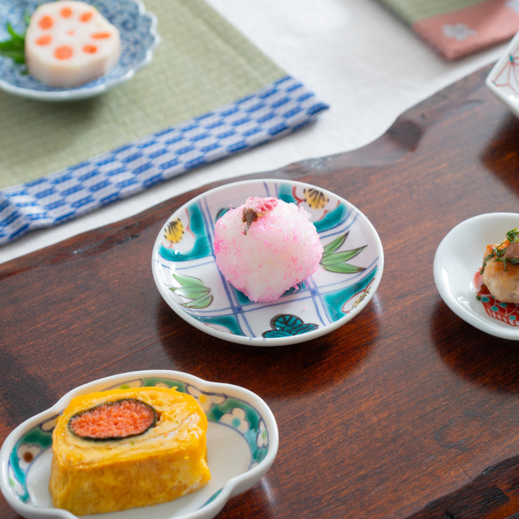 Musubi Kiln Green Accents Round Sauce Plate