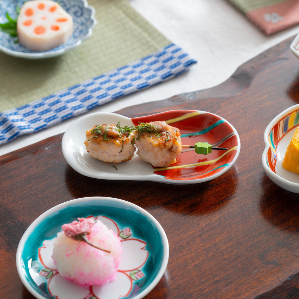 Musubi Kiln Vivid Daruma-shaped Sauce Plate
