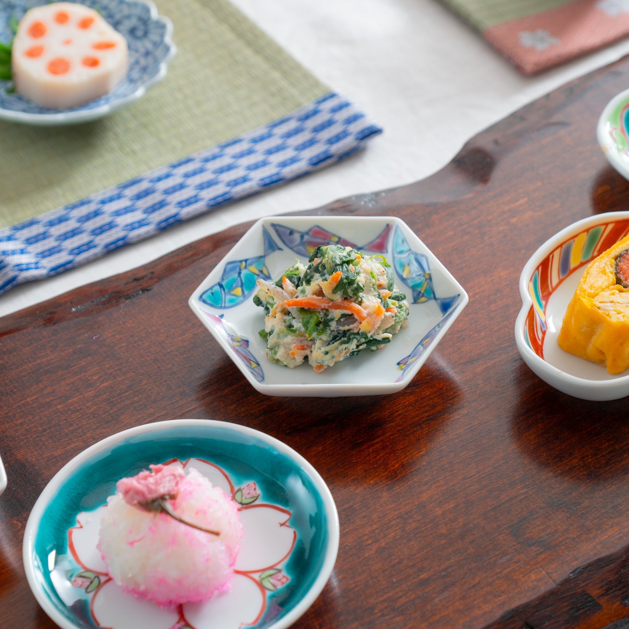 Musubi Kiln Colorful Hexagonal Sauce Plate