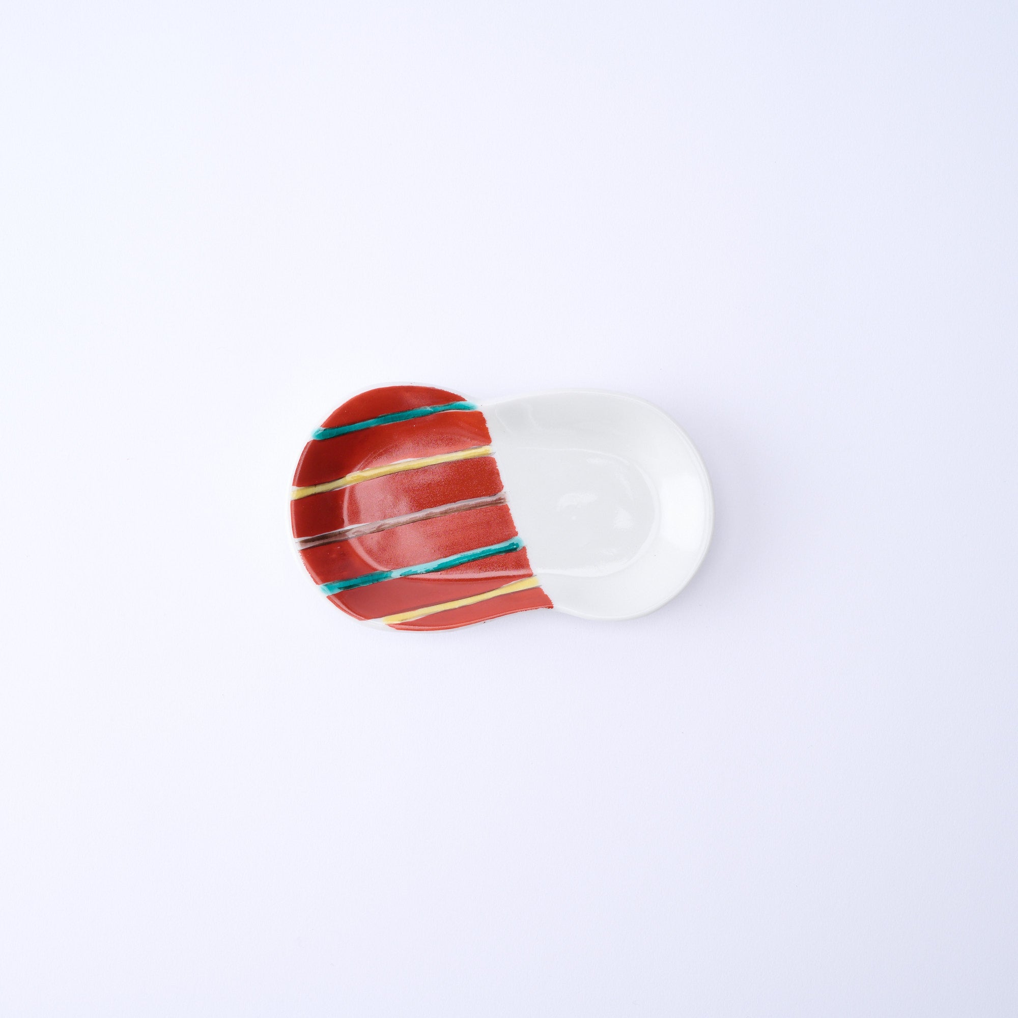 Musubi Kiln Vivid Daruma-shaped Sauce Plate