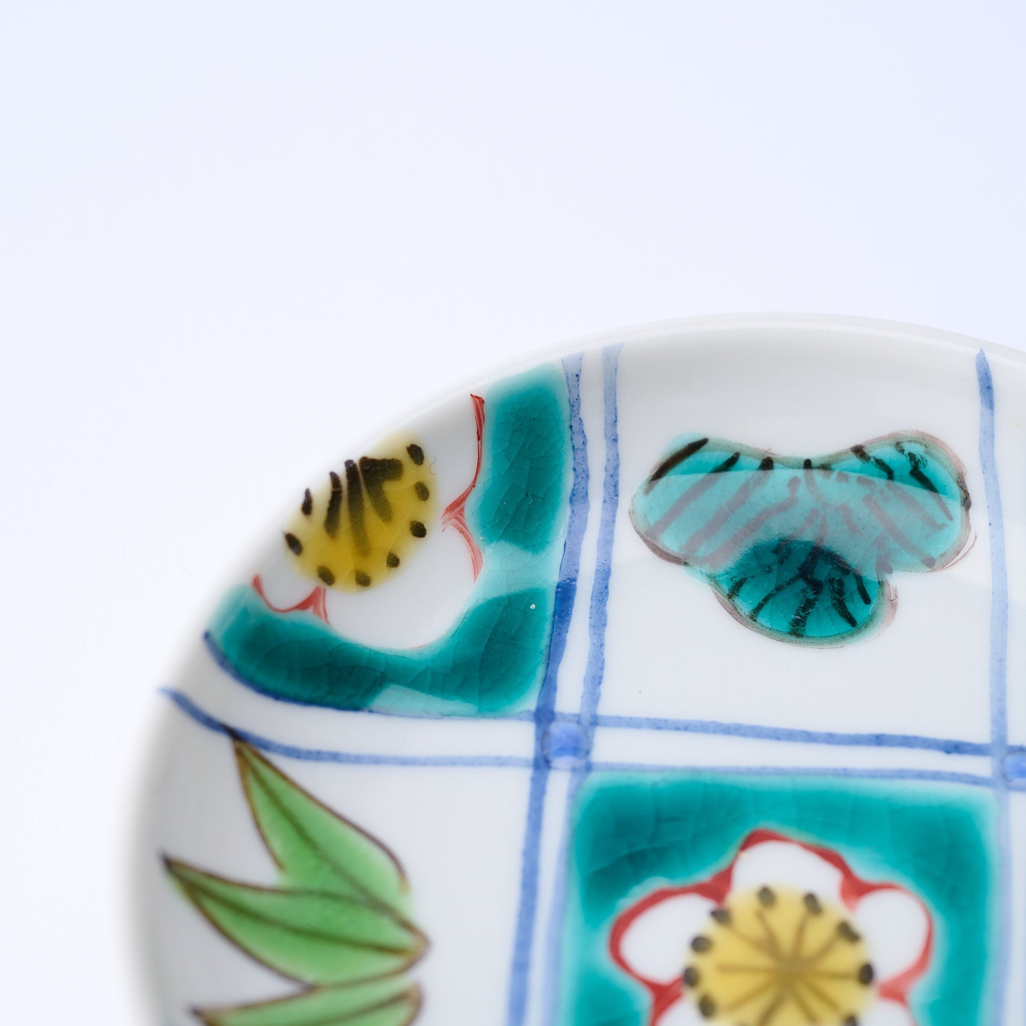 Musubi Kiln Green Accents Round Sauce Plate