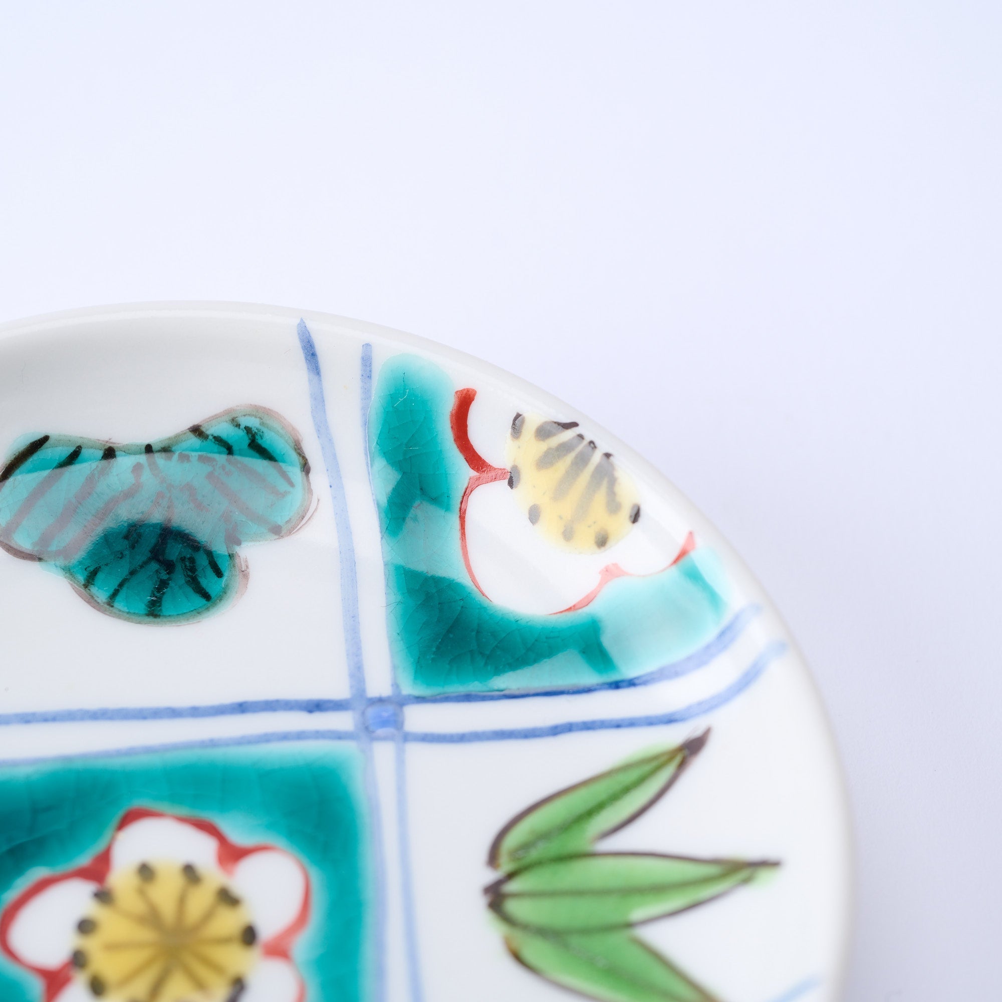 Musubi Kiln Green Accents Round Sauce Plate