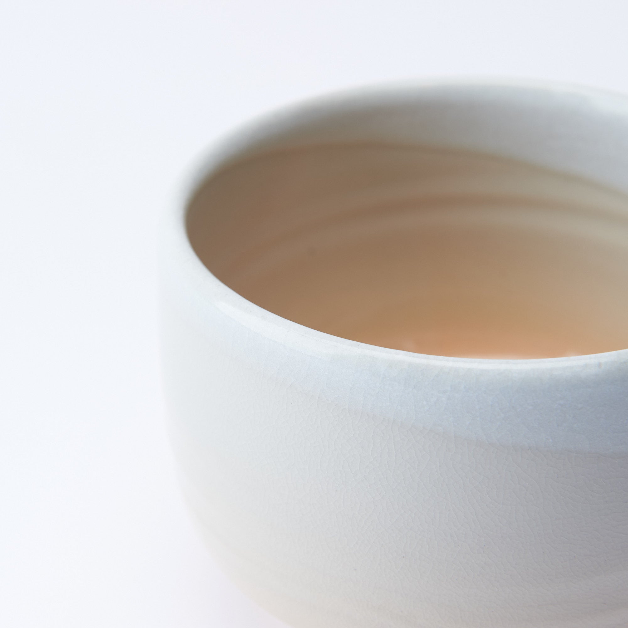 Musubi Kiln White Cream Gradient Matcha Bowl