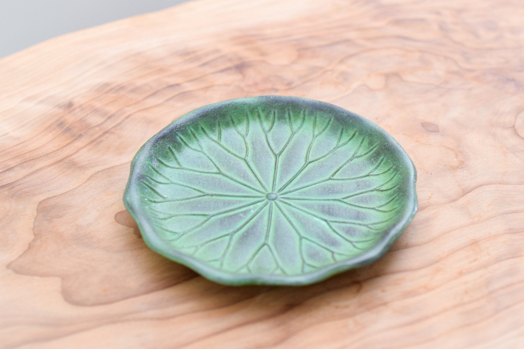 Juttoku Kaga Lotus Incense Plate - view 4