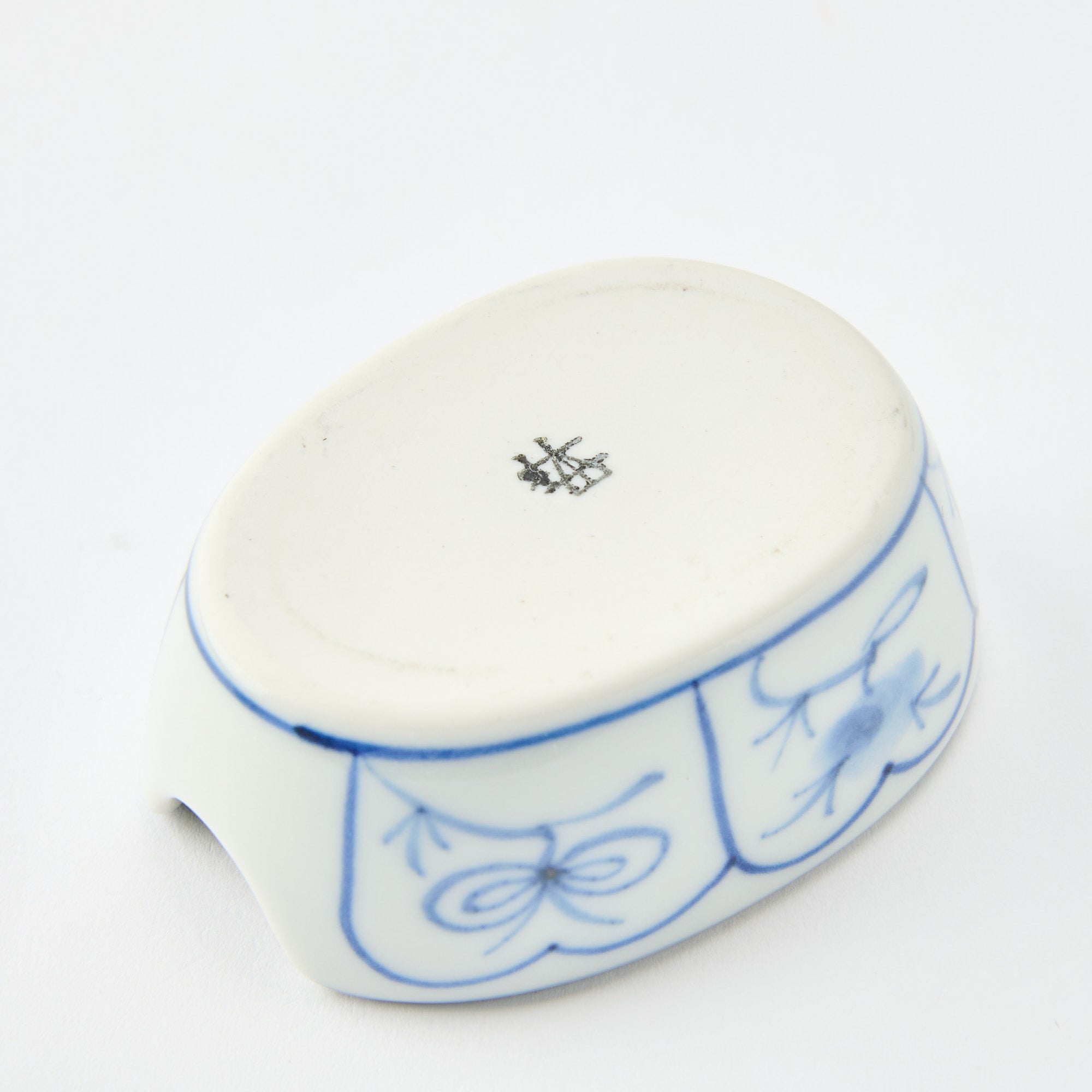 Musubi Kiln Traditional Patterned Ramen Spoon with Spoon Rest