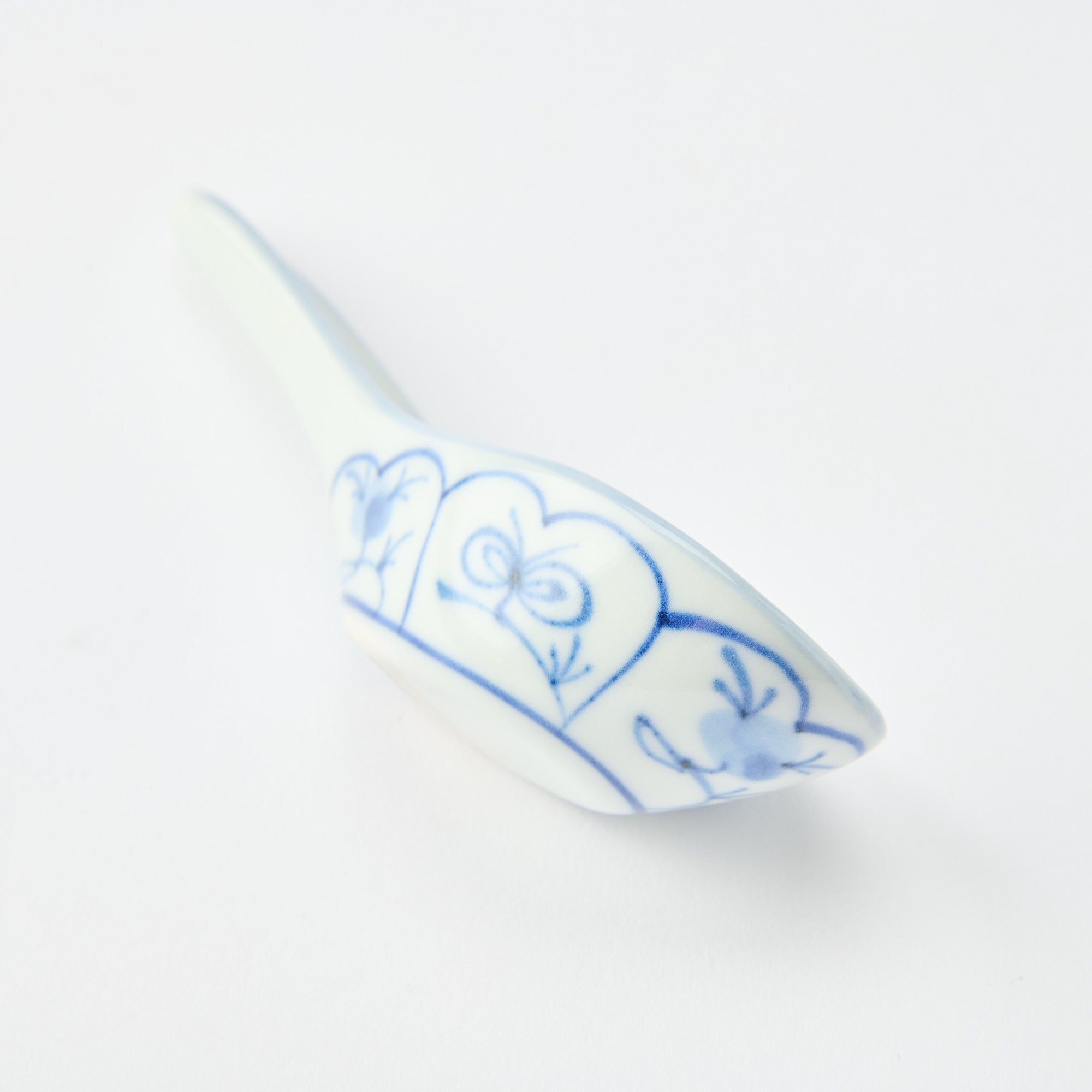 Musubi Kiln Traditional Patterned Ramen Spoon with Spoon Rest