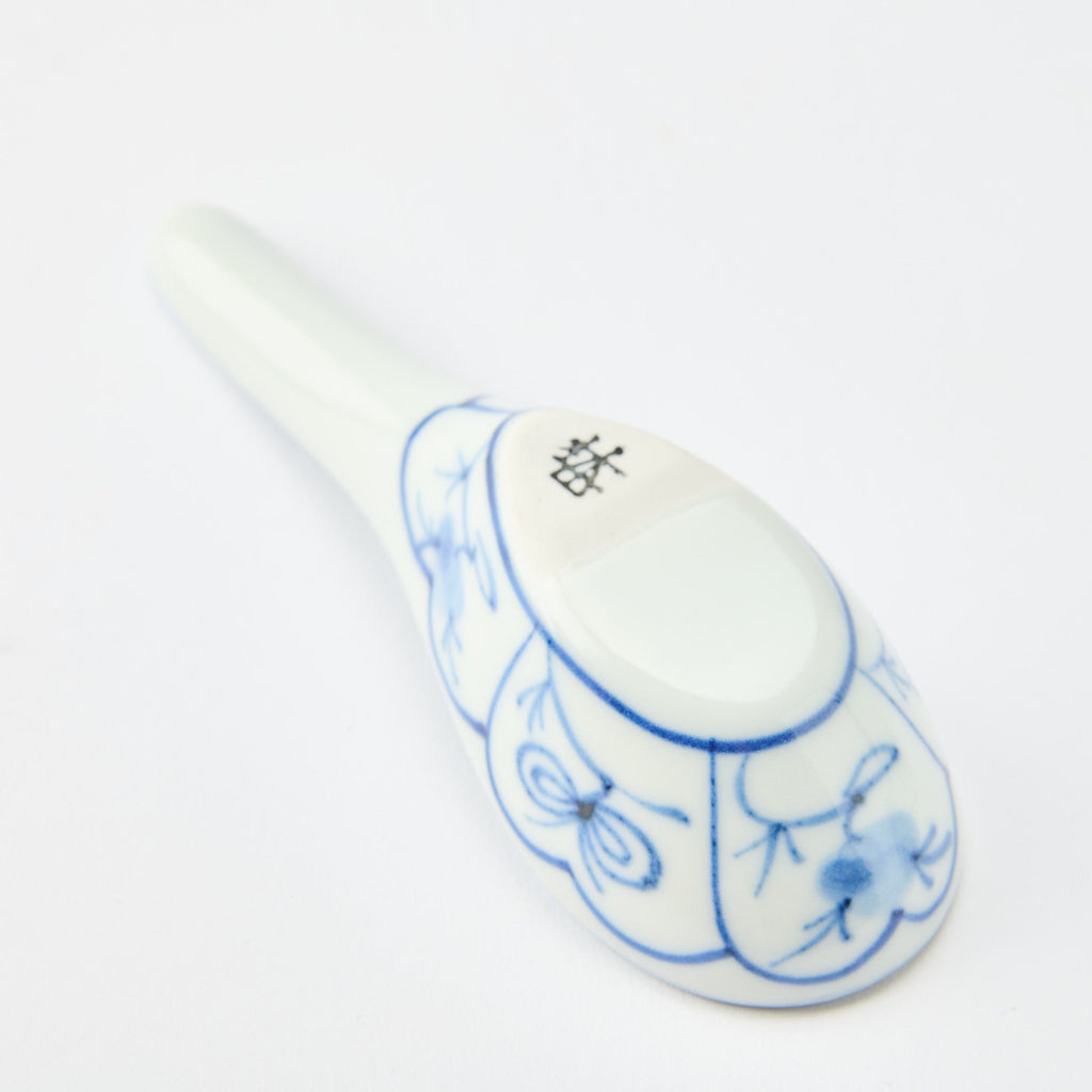 Musubi Kiln Traditional Patterned Ramen Spoon with Spoon Rest