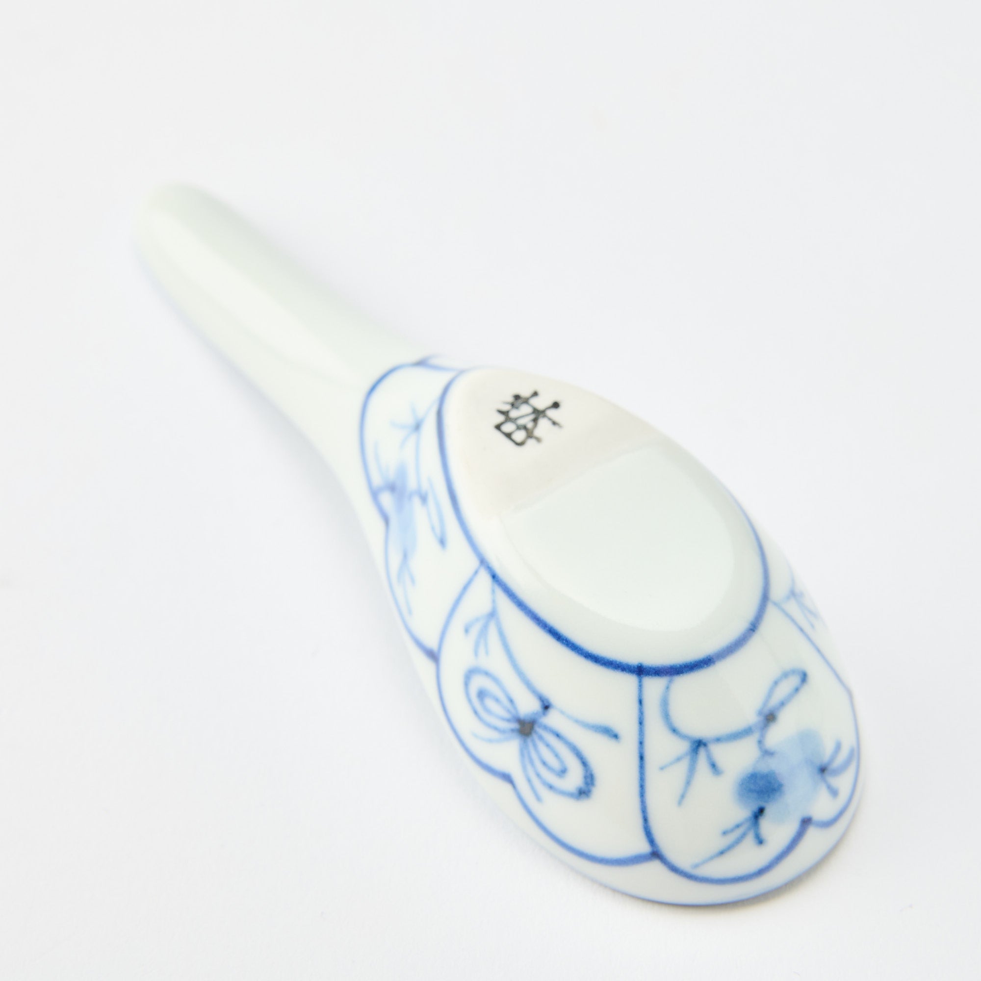 Musubi Kiln Traditional Patterned Ramen Spoon with Spoon Rest