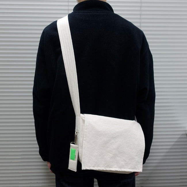 Inside Object Object — 점, 선, 면 옆으로 메는 가방