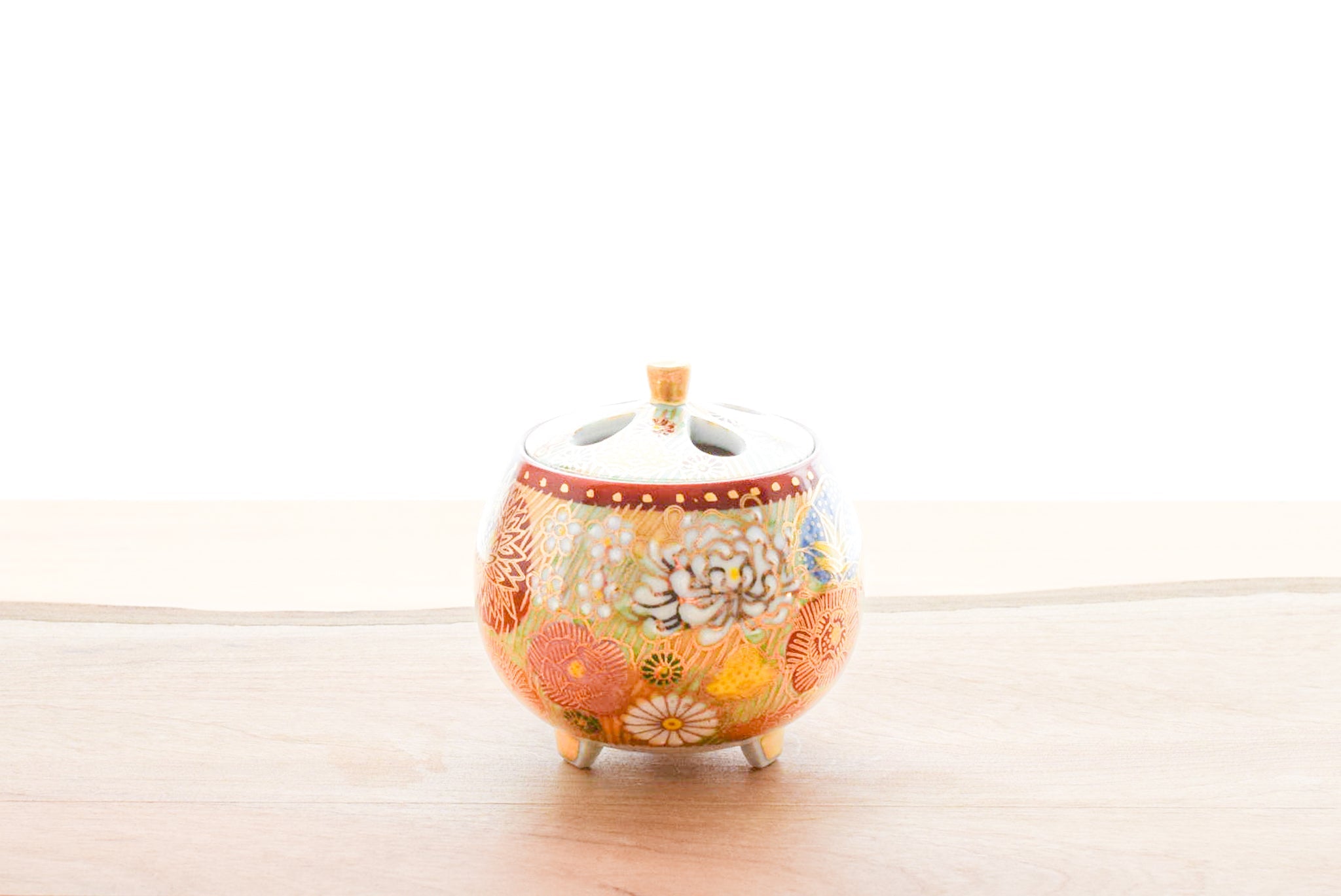 Juttoku Kutani Incense Burner 7.5cm - Gold Flower Pattern