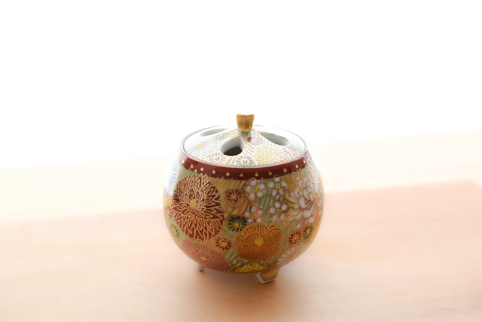 Juttoku Kutani Incense Burner 7.5cm - Gold Flower Pattern - view 5