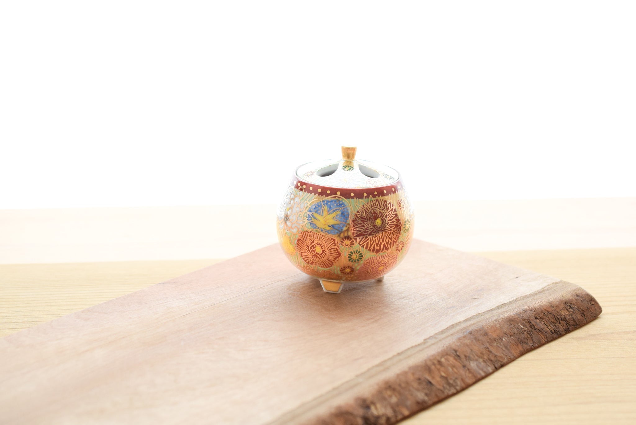 Juttoku Kutani Incense Burner 7.5cm - Gold Flower Pattern - view 4