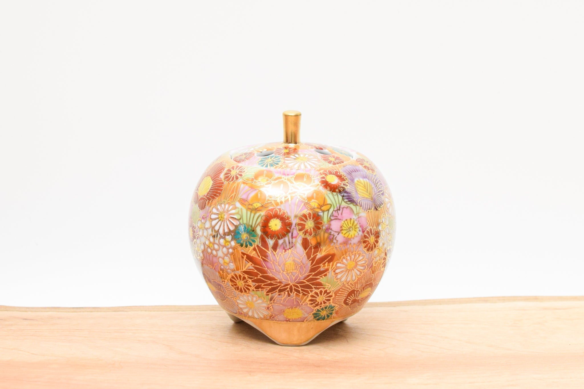 Juttoku Kutani Incense Burner 9cm - Gold Flower Pattern