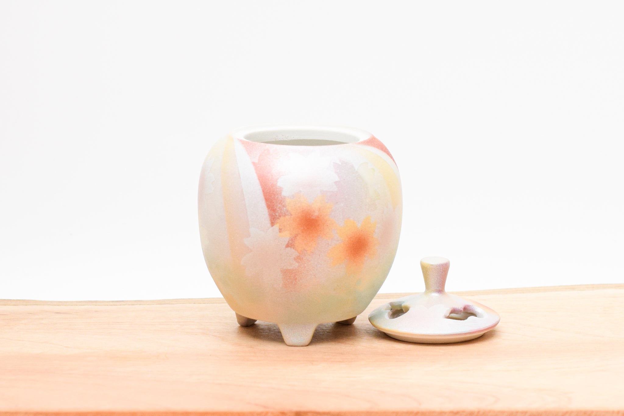 Juttoku Kutani Mini Incense Burner 9.7cm - Flower Garden - view 2