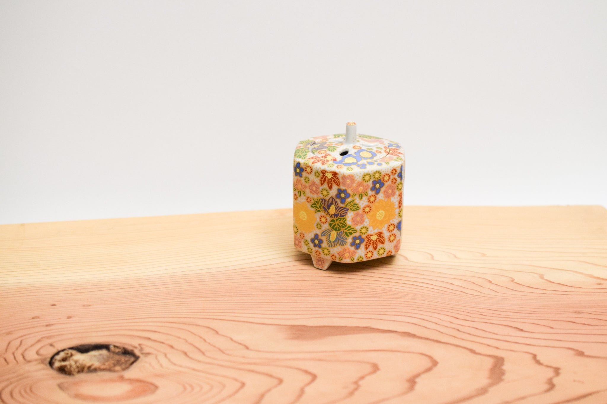 Juttoku Kutani Incense Burner 9cm - Flower Filled Pattern - view 8