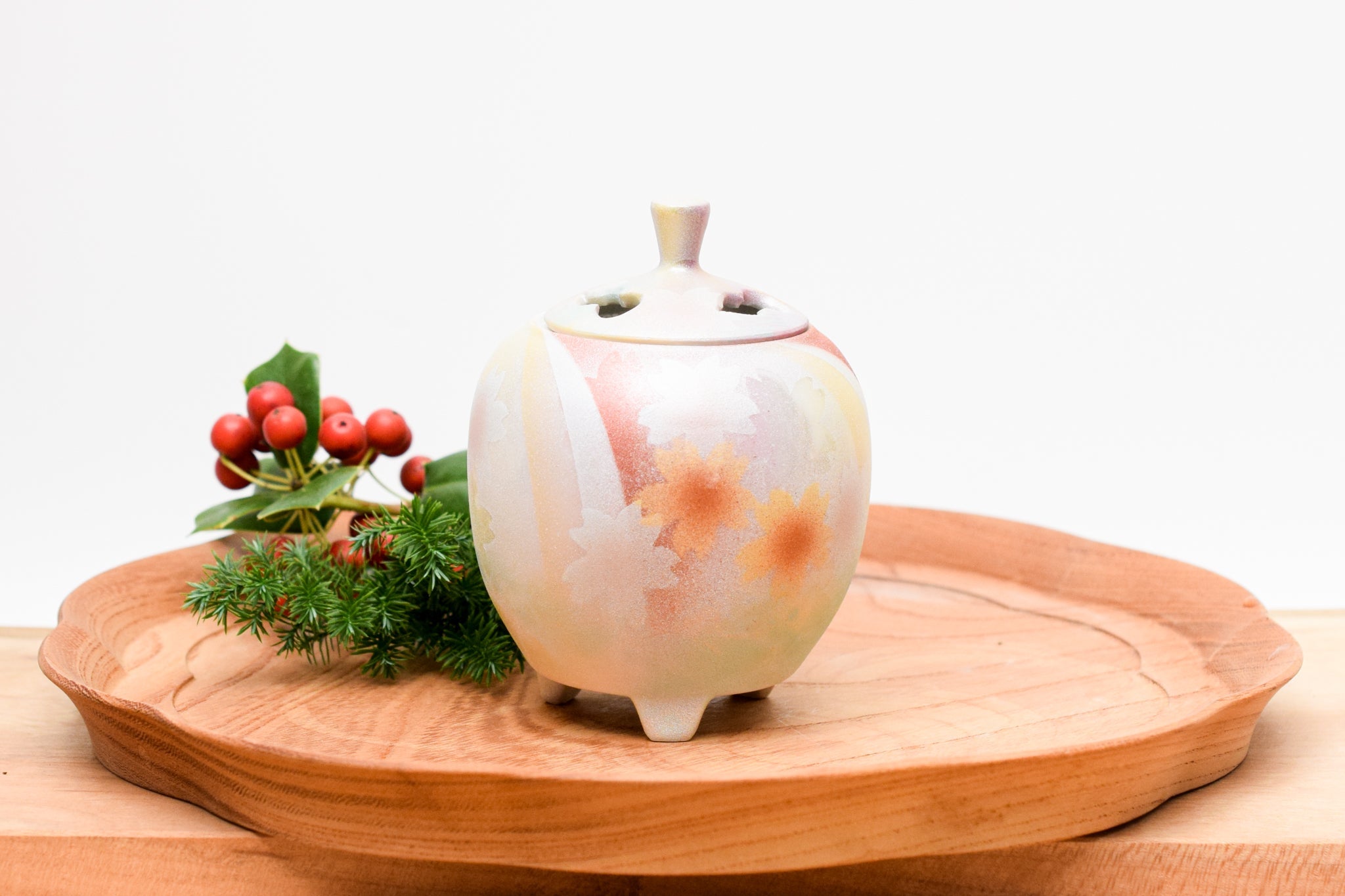 Juttoku Kutani Mini Incense Burner 9.7cm - Flower Garden - view 4