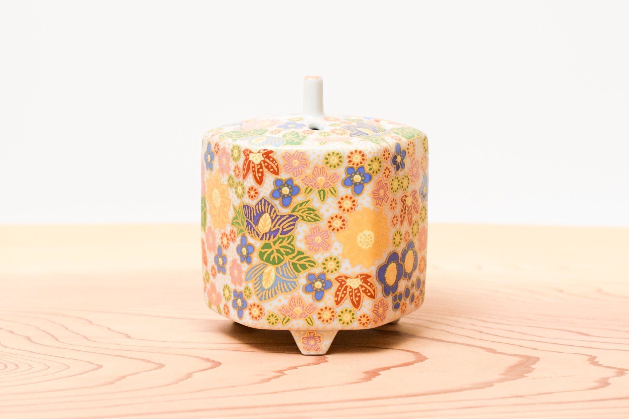 Juttoku Kutani Incense Burner 9cm - Flower Filled Pattern