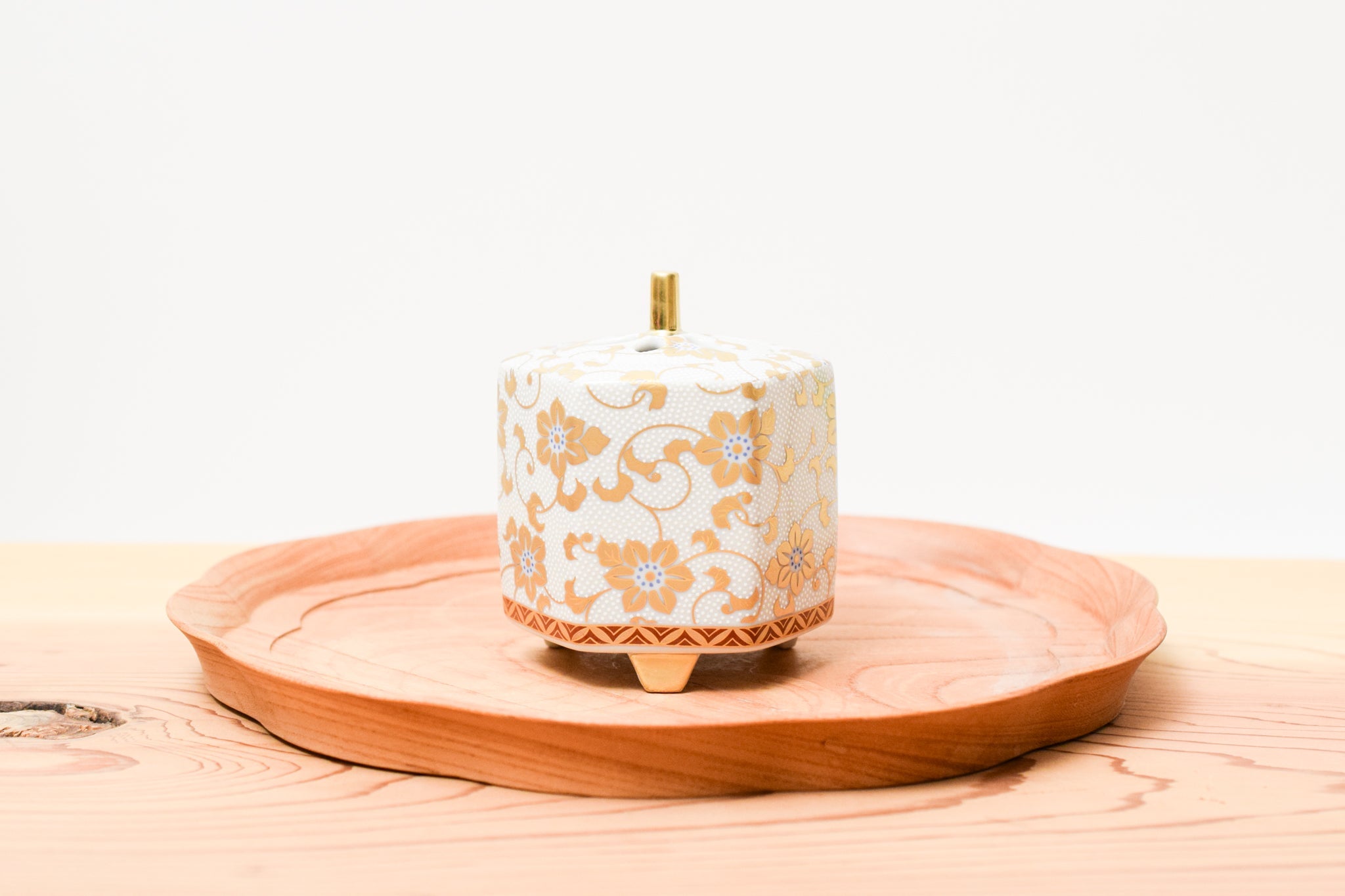 Juttoku Kutani Incense Burner 9cm - White Dot Clematis - view 3