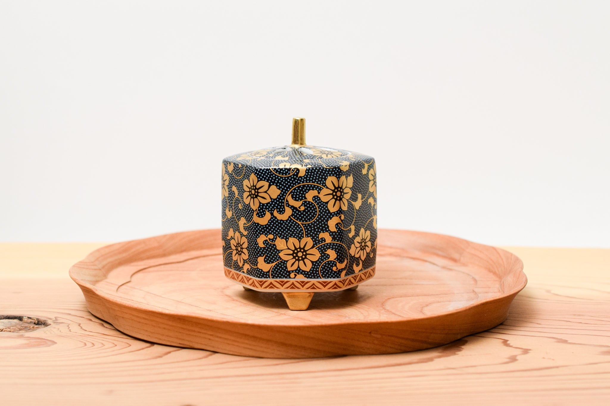 Juttoku Kutani Incense Burner 9cm - Blue Dot Clematis - view 3