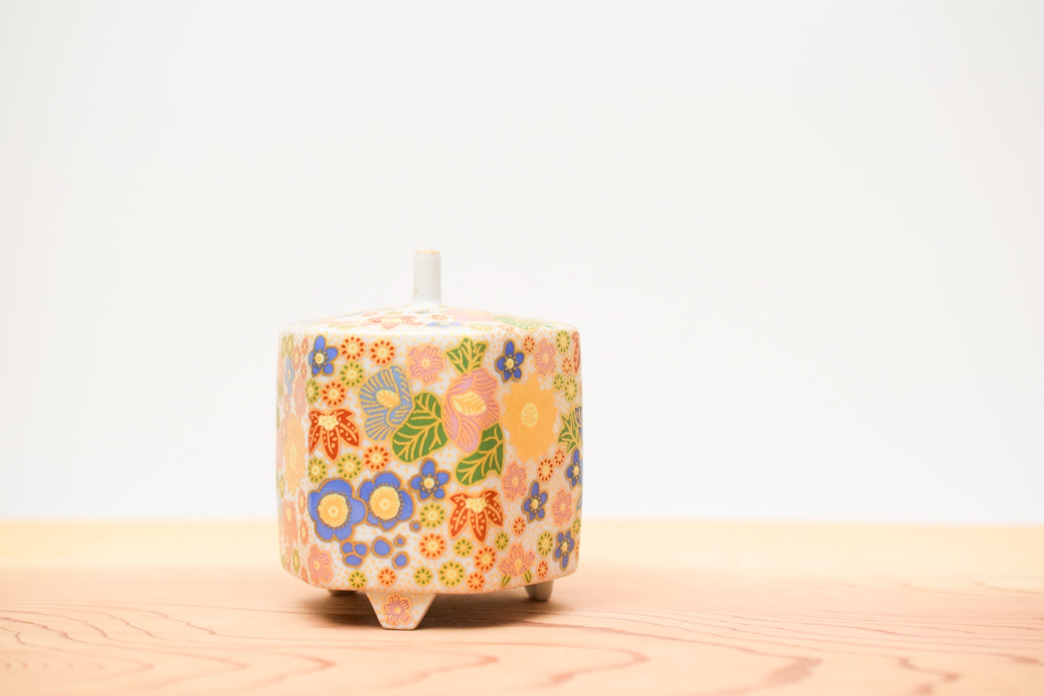 Juttoku Kutani Incense Burner 9cm - Flower Filled Pattern - view 7
