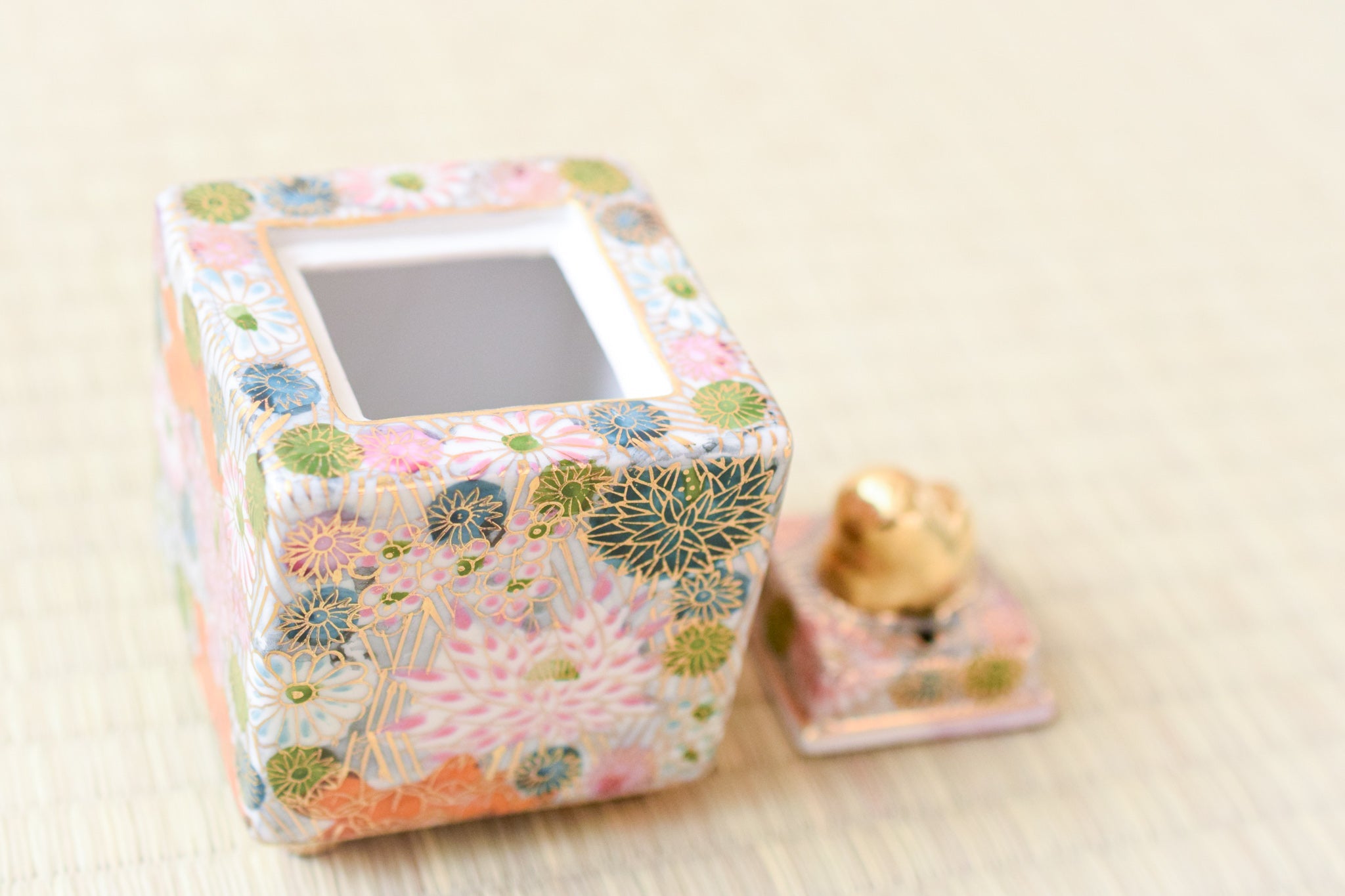 Juttoku Kutani Mini Incense Burner 9cm - Gold Flower Pattern - view 6