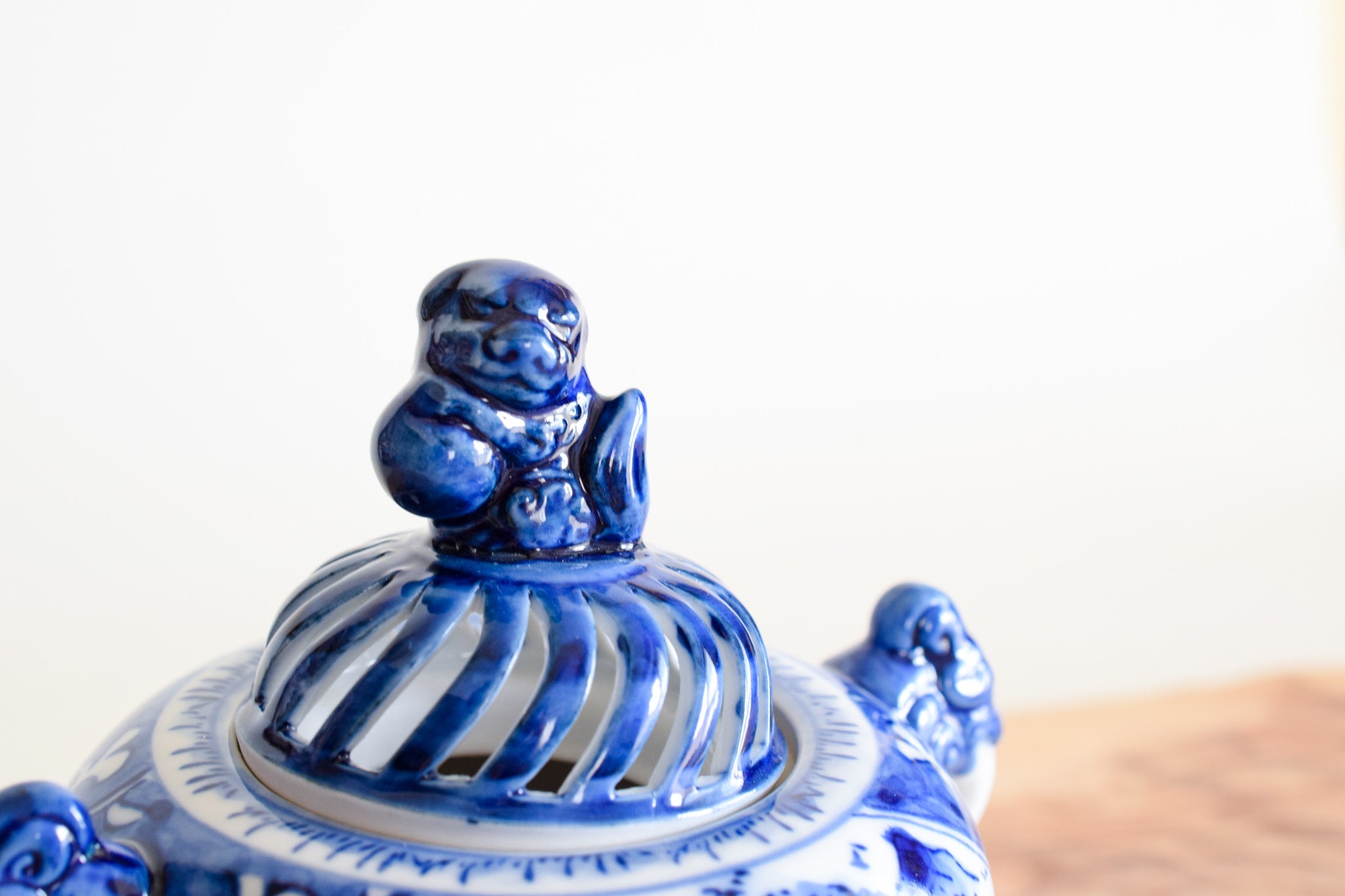 Juttoku Kutani Incense Burner 13.5cm - Blue Landscape - view 3