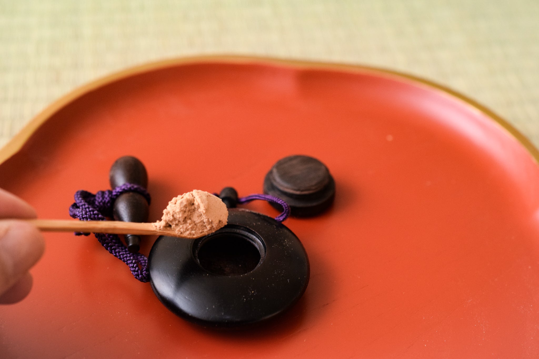 Juttoku Ebony Powder Incense Container - Large - view 8