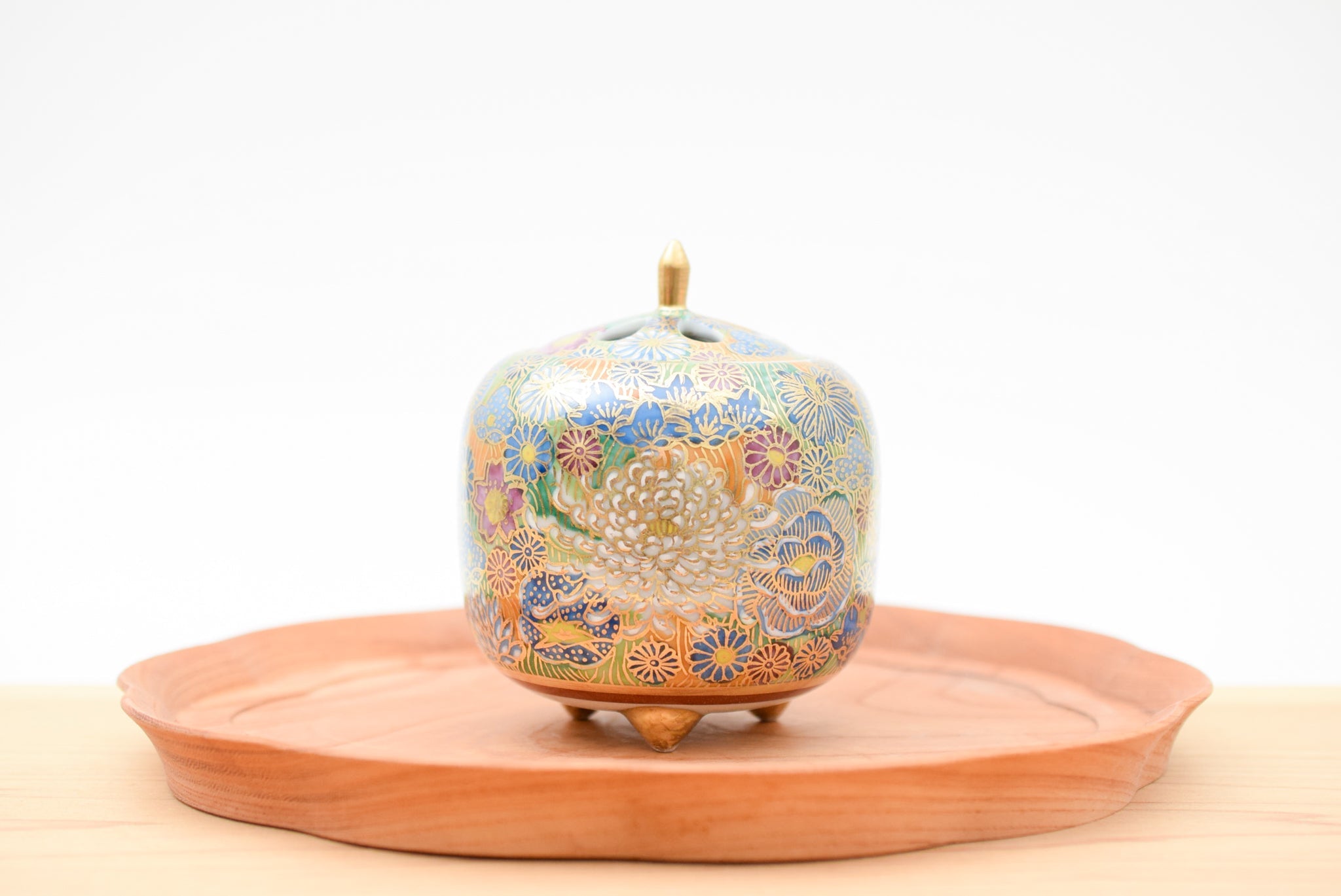 Juttoku Kutani Incense Burner 10.5cm - Gold Flower Pattern - view 5