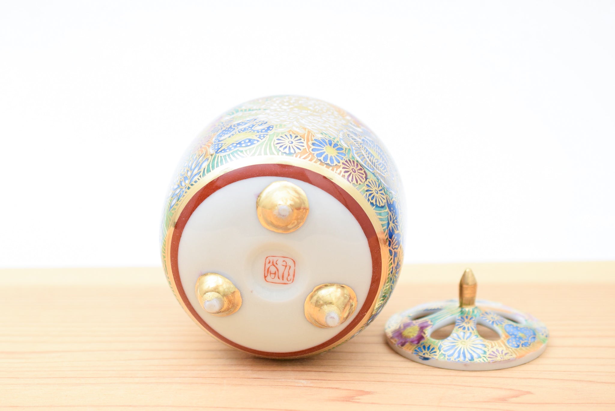 Juttoku Kutani Incense Burner 10.5cm - Gold Flower Pattern - view 6