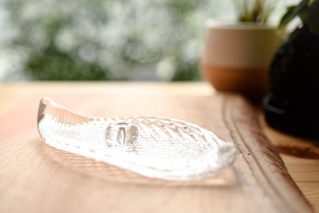 Juttoku Glass Leaf Incense Holder - One Piece - view 2