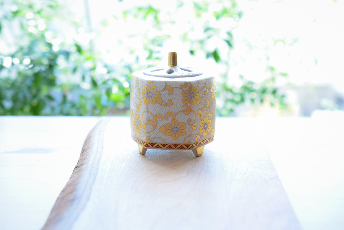 Juttoku Kutani Incense Burner 9cm - White Dot Clematis - view 6