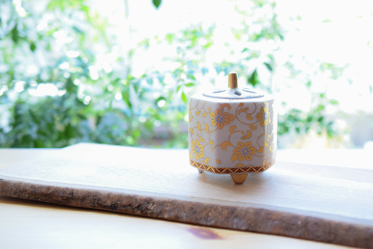 Juttoku Kutani Incense Burner 9cm - White Dot Clematis - view 5