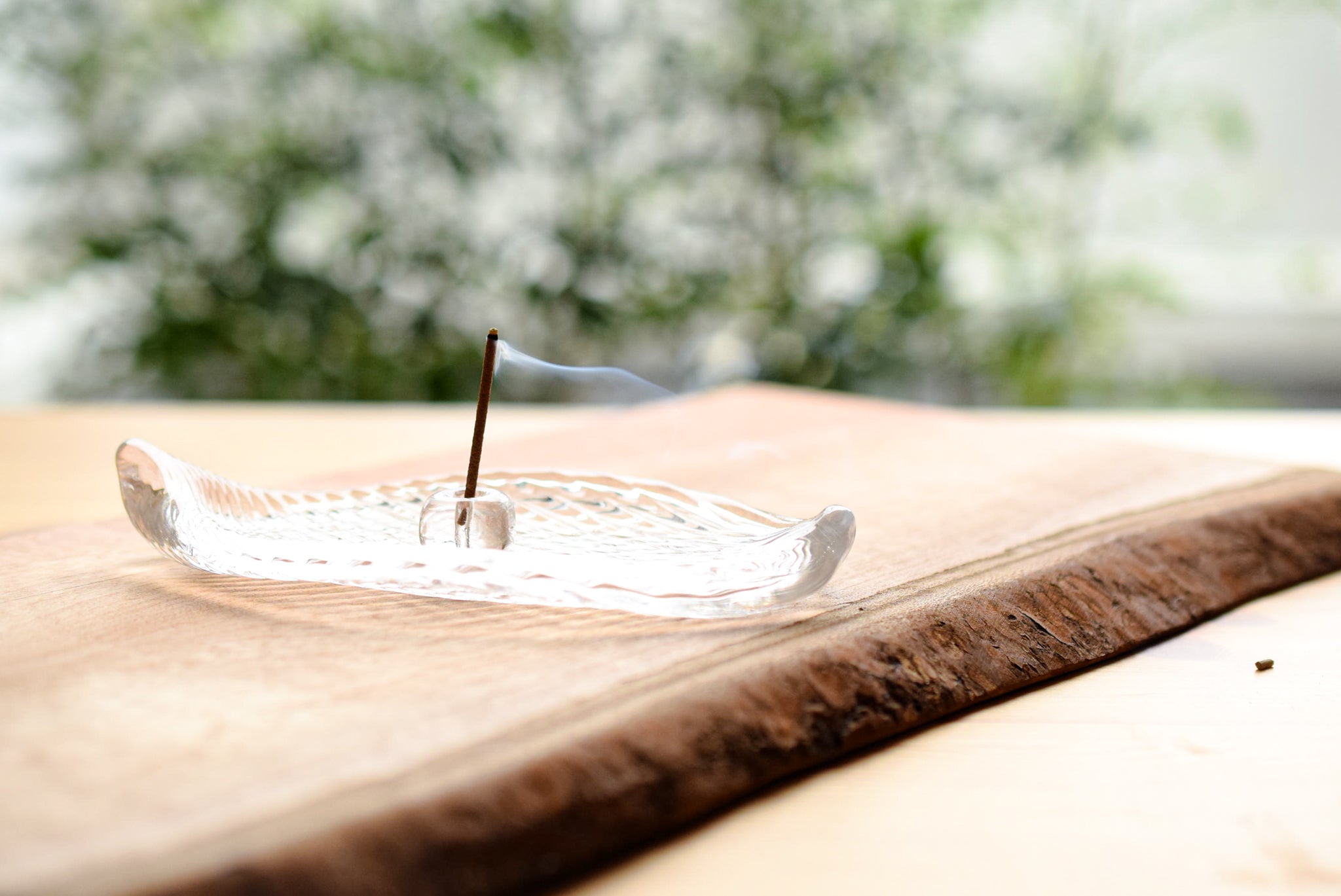 Juttoku Glass Leaf Incense Holder - One Piece - view 6