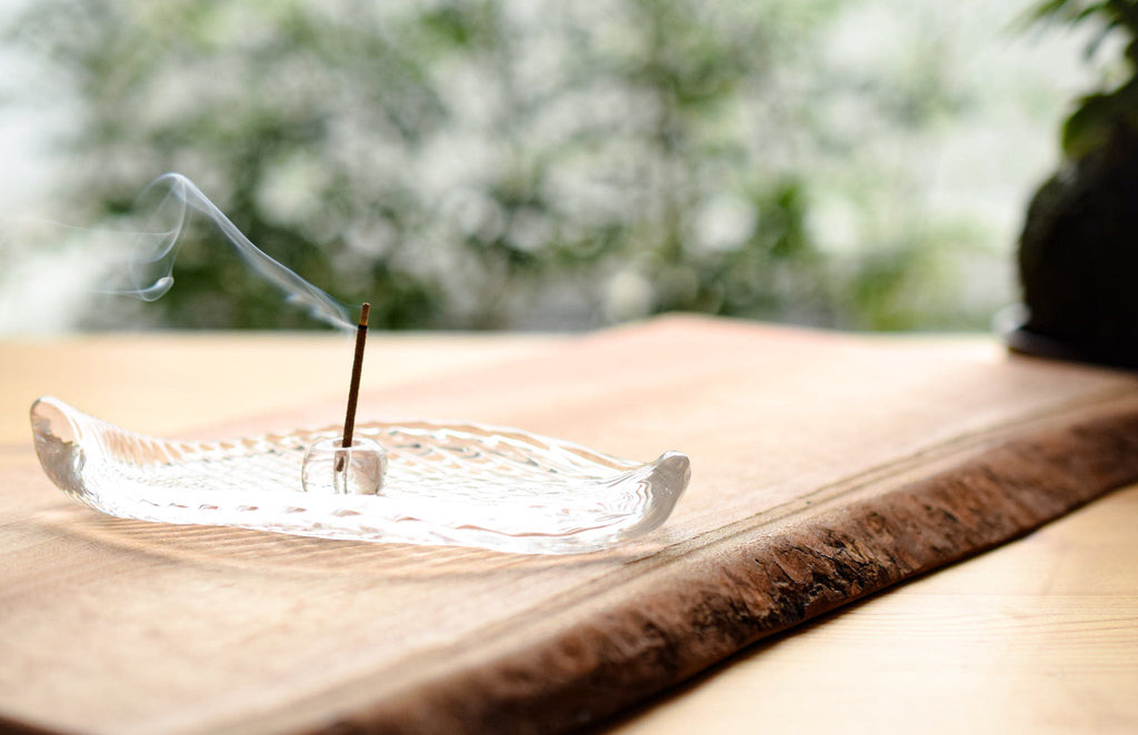 Juttoku Glass Leaf Incense Holder - One Piece - view 7