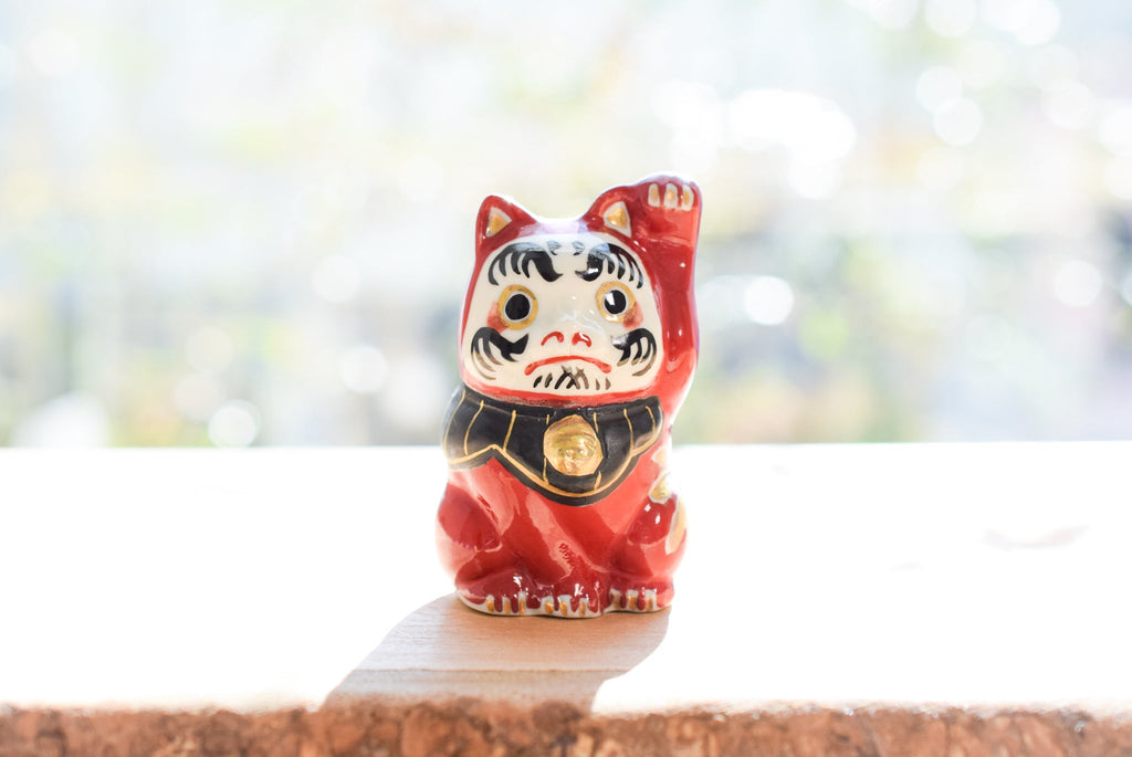 Juttoku Kutani Lucky Cat Daruma - Left Paw for Good Fortune