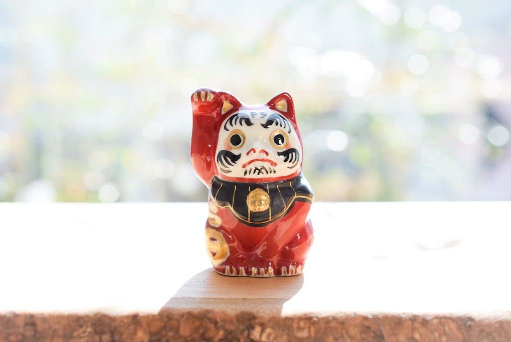 Juttoku Kutani Lucky Cat Daruma - Right Paw for Wealth