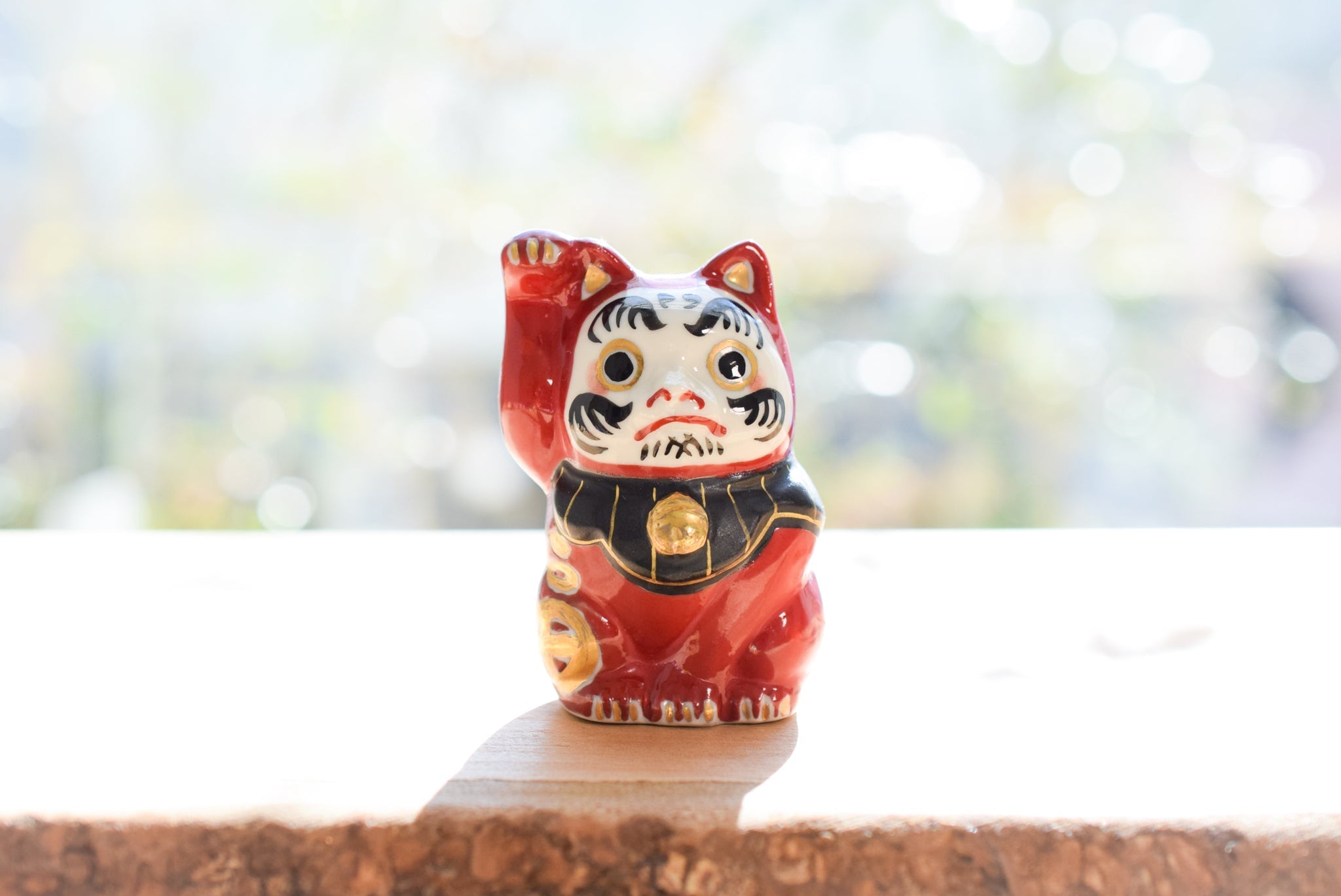 Juttoku Kutani Lucky Cat Daruma - Right Paw for Wealth