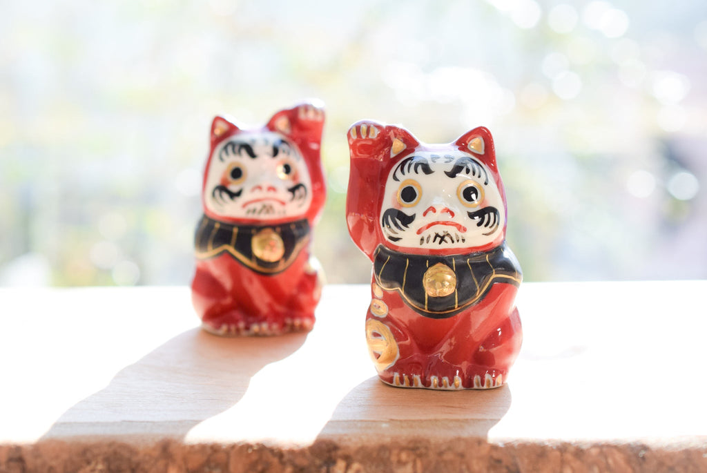 Juttoku Kutani Lucky Cat Daruma - Left Paw for Good Fortune - view 2