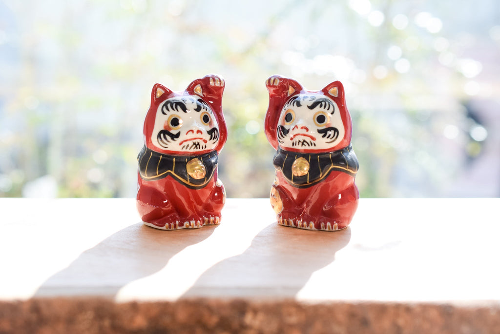 Juttoku Kutani Lucky Cat Daruma - Right Paw for Wealth - view 7