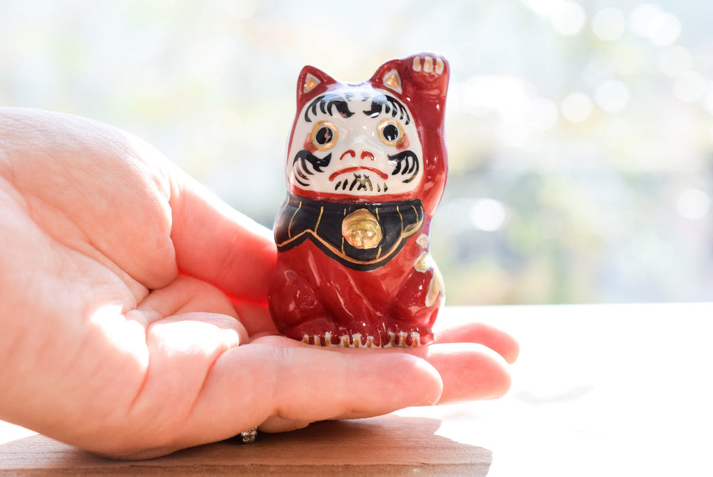 Juttoku Kutani Lucky Cat Daruma - Left Paw for Good Fortune - view 3