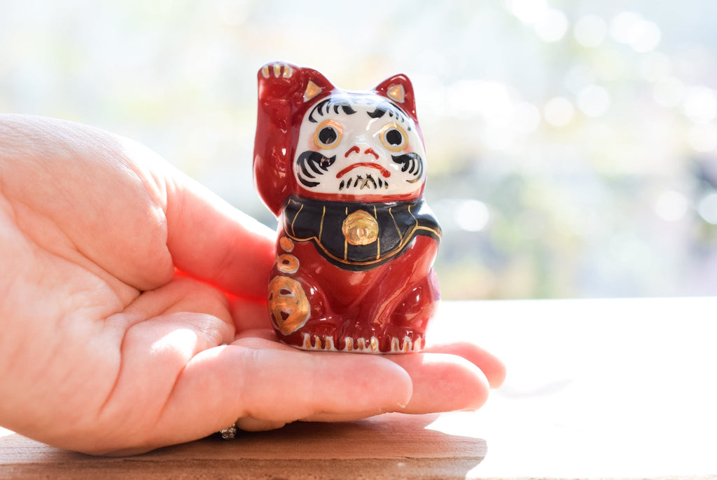 Juttoku Kutani Lucky Cat Daruma - Right Paw for Wealth - view 8
