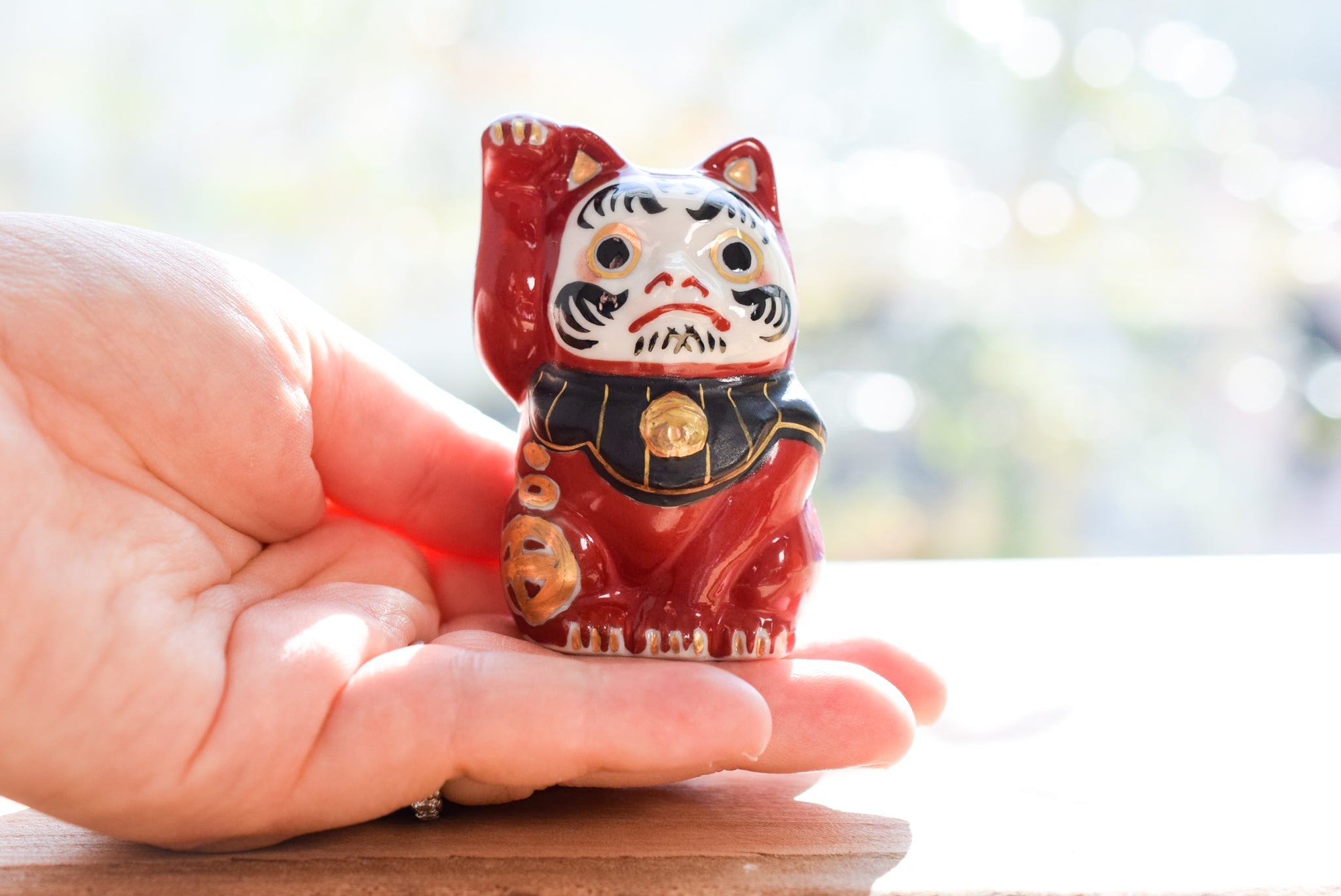 Juttoku Kutani Lucky Cat Daruma - Right Paw for Wealth - view 8