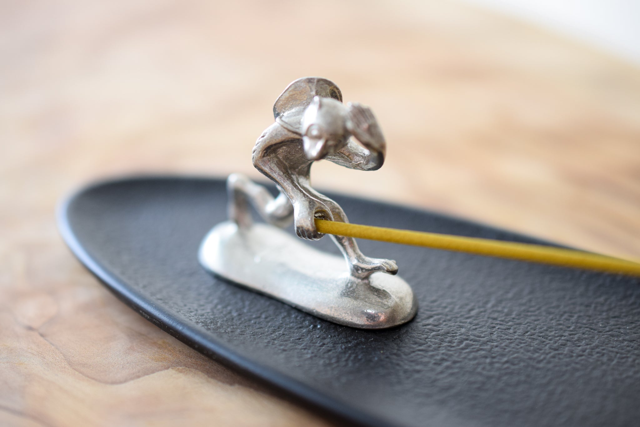 Juttoku Animal Scroll Incense Holder - Monkey - view 5