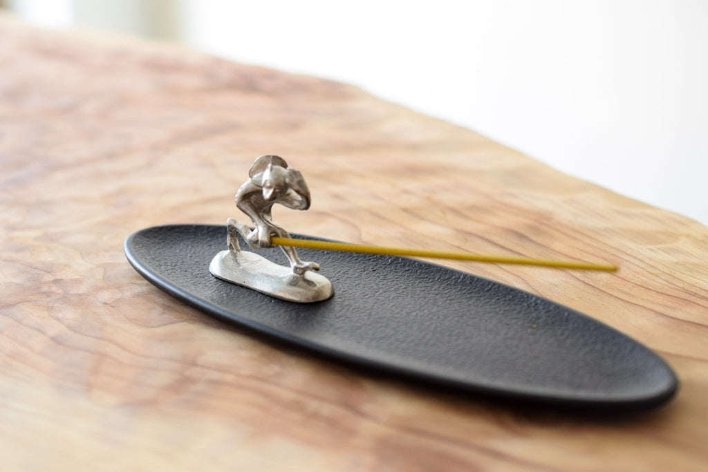 Juttoku Animal Scroll Incense Holder - Monkey - view 3